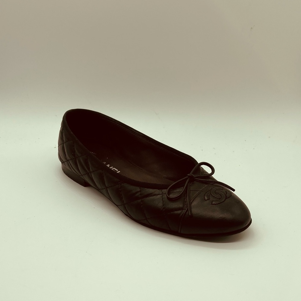 CHANEL Ballet Flats.